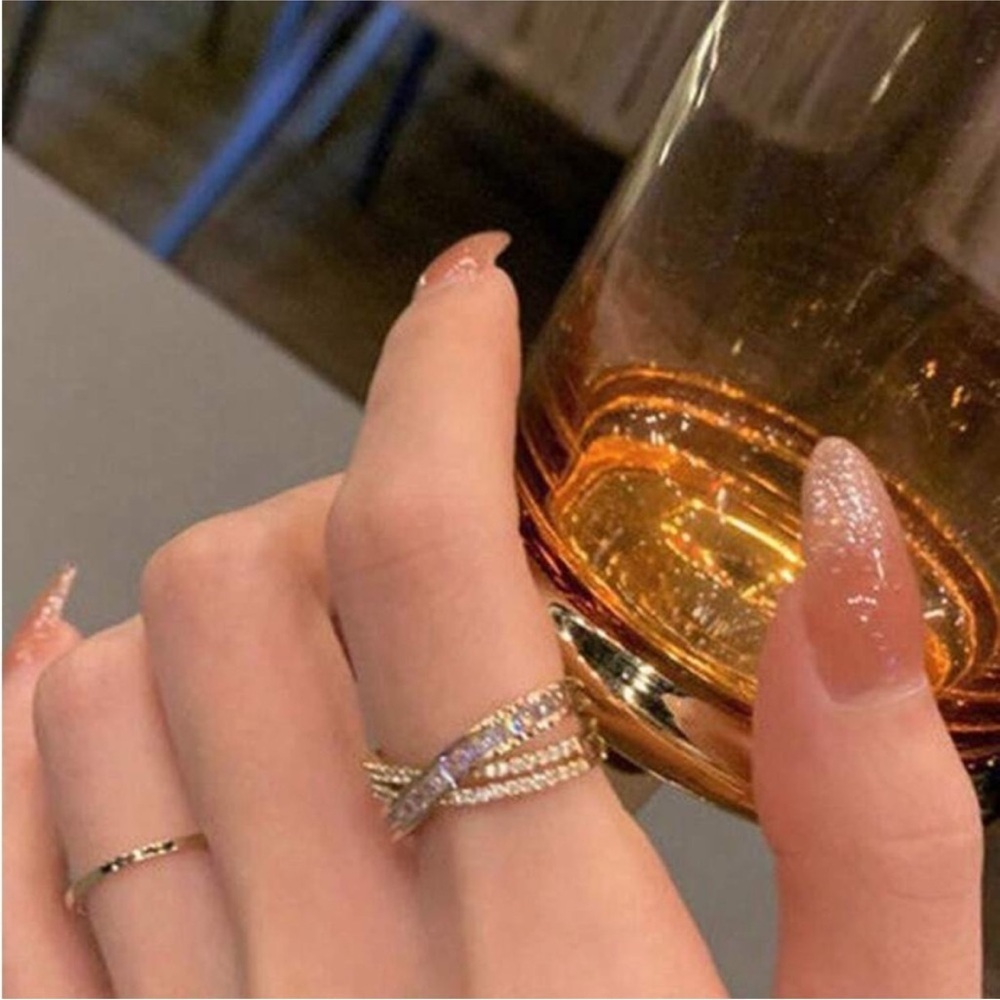 Gold ring - Picture 2 of 3
